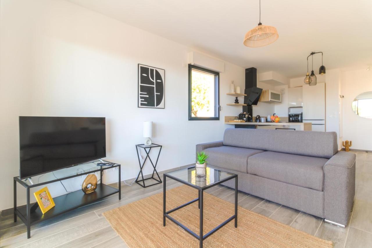 Select' - T2 A Saint-Clair Avec Terrasse, Piscine Et Parking ! - 180Sud-A12 Appartement Le Lavandou Buitenkant foto
